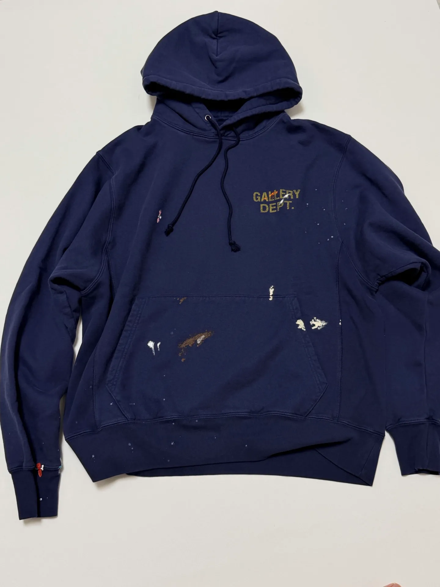 More details GALLERY DEPT. PAINT LOGO HOODIE/Vintage Navy Purple English graffiti distressed hoodie Purple S-XL Front GD ENGLISH logo Enlarged back logo Ready-made garments with printed wash and distressed Made with faded distressed texture "Art on Display" pattern patches on the cuffs All drawn with ink by old craftsmen Original mold opening Custom woven and dyed fabrics Perfect reproduction of the correct version
